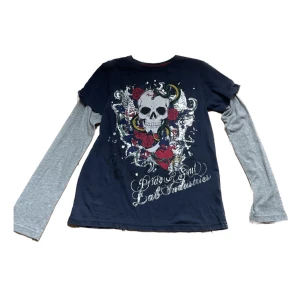 Grunge y2k tröja - Grunge y2k långärmad tröja med coolt tryck i storlek S. Bra skick. 