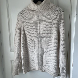 Tjock tröja  - Tjock tröja från Ullared. 