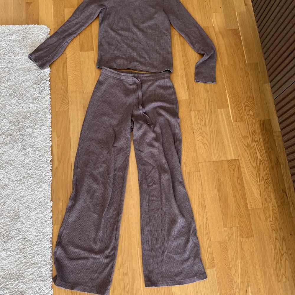 Jäätefrint pyjamas sett från hm endast använd 2 ggr. Tröjor & Koftor.