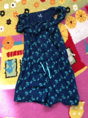 Shorts och tröja  - Jättefin men för lite för mig! Ny pris 200kr