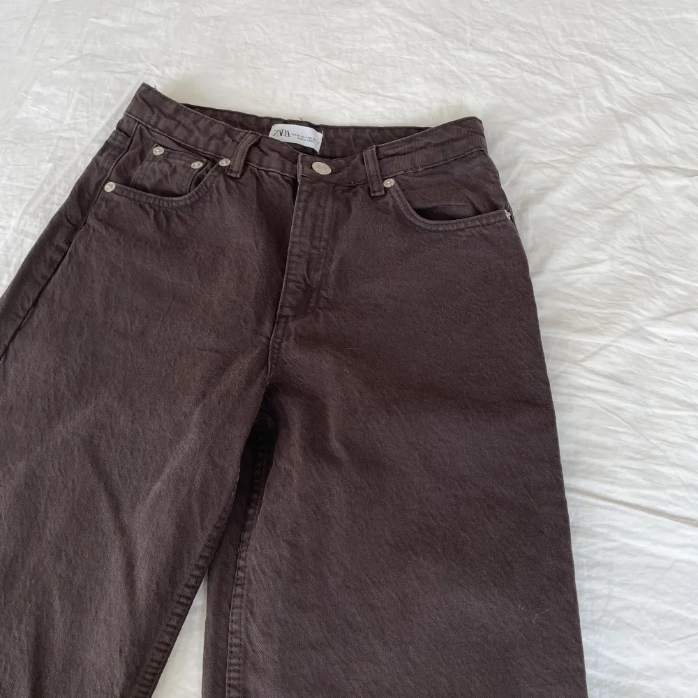 bruna zarajeans🤎 lowwaist och breda. Jeans & Byxor.