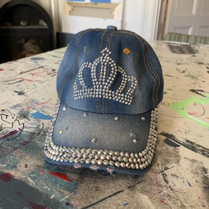 Keps med rhinestones  - Nästan aldrig använt 