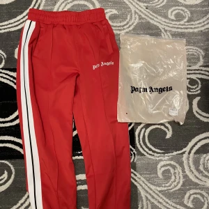 Palm angels byxor (röd) - Bra kvalite, röd ingår påse 