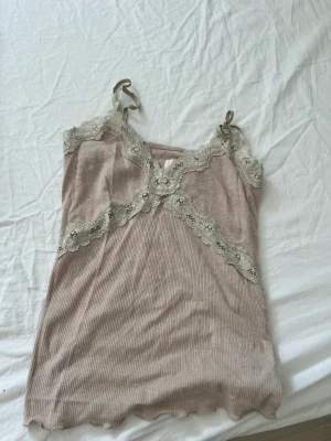 Linne - Linne storlek S kmr inte så mycket till användning längre men älskar den❤️