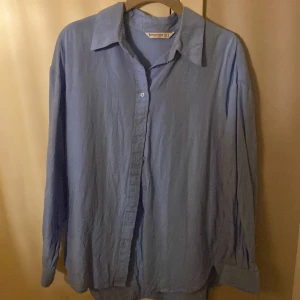 Blå shorta - Blå oanvänd shorta. Original pris 300kr. 