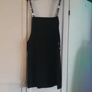 Svart, kort, klänning från H&M 