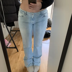 Lågmidjade Ltb jeans - Helt nya prislappen kvar, lite stora på mig så kommer inte till använcnkng