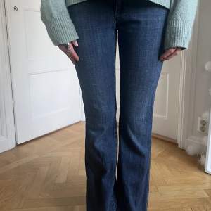 Skit najs lågmidjade bootcut jeans från Mih Jeans! Skriv vid intresse eller frågor<33