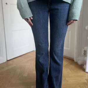 Lågmidjade bootcut jeans  - Skit najs lågmidjade bootcut jeans från Mih Jeans! Skriv vid intresse eller frågor<33