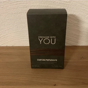 Armani stronger with you - Helt oanvänd och doftar väldigt gott. Nypris 819 kr 