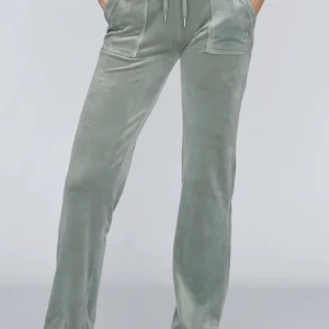 Juicy couture  - Säljer ett par jätte fina Juicy, skriv för fler bilder❤️