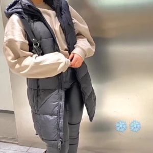 Zara väst  - Väst från Zara, möter upp i Gbg, kan även frakta, skriv ett nummer direkt för snabba affärer❤️