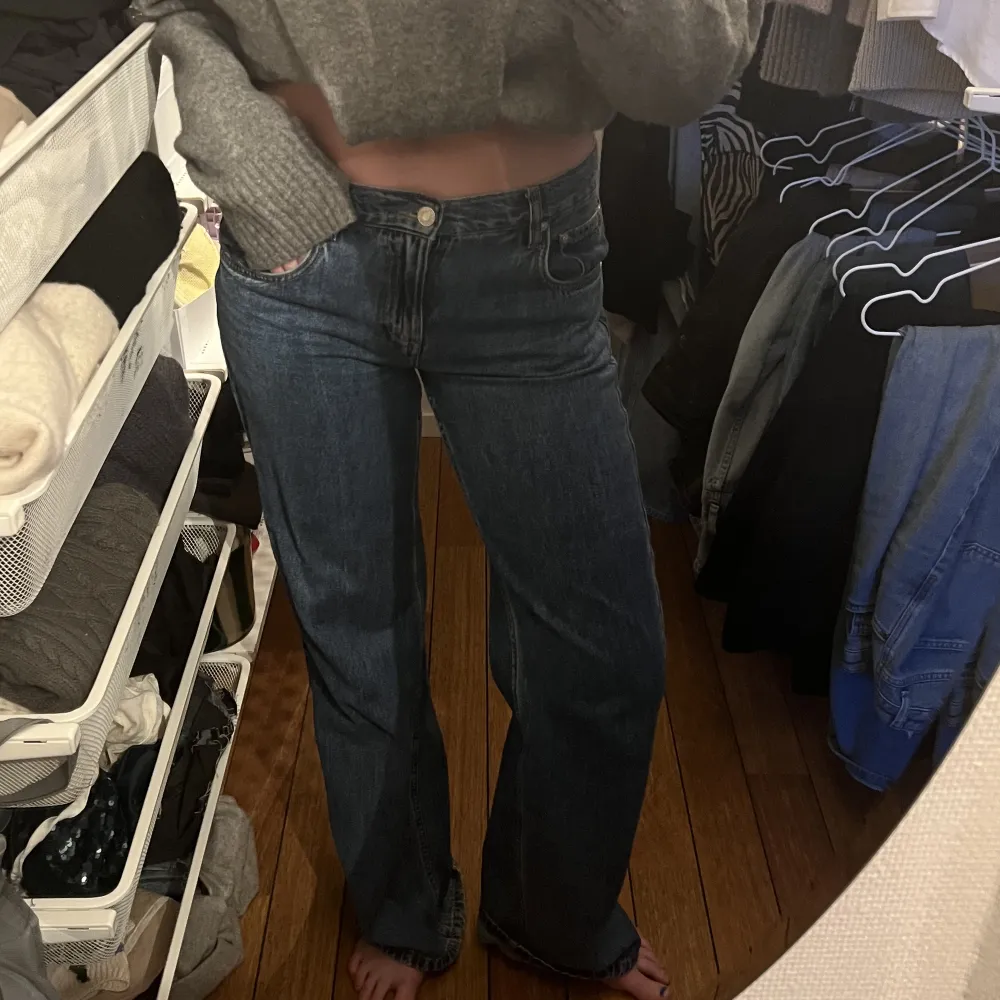 Snygga jeans från mango dessa är lågmidjade! I strl S. Farkut & Housut.