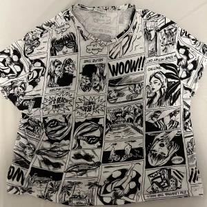 Tröja - Tröja/topp från Zara aldrig använd. Den är i storlek M men sitter som S. (tryck INTE på köp nu) köparen står för frakt. För fler bilder skriv till mig 💕