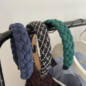 Diadem  - Säljer mina diadem, man kan självklart köpa separat, 80 kr tillsammans och 30 kr styck💕MITTEN ÄR SÅLD 