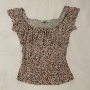 vintage milkmaid topp - vintage topp från pimkie, har en trasig söm i ringningen. // använd helst köp nu!! <3