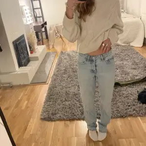 Lågmidjade Zara jeans 