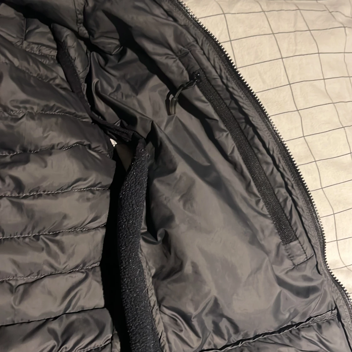 Svart dunväst från Haglöfs, storlek S - 2