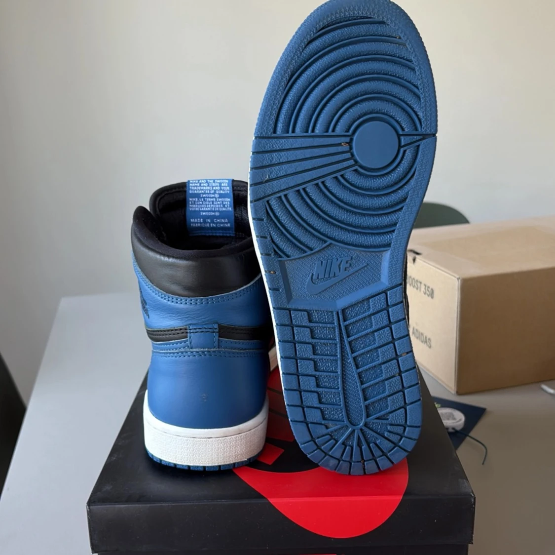 Nike Air Jordan 1 Retro High OG Marine Blue - 90