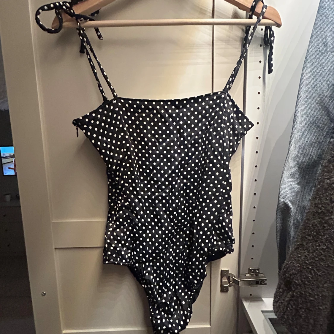 Svart prickig body från Zara - 2