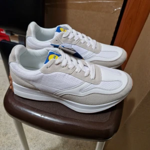 Oanvända Lidl skor Storlek 39 - Helt nya i Storlek 39. LIMITED EDITION som inte går att få tag på längre. Skickas spårbart och försäkrat. Inga byten eller returer 