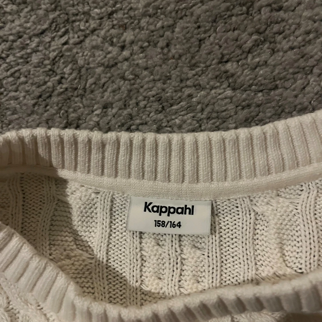 Helt ny vit kabelstickad tröja - 2