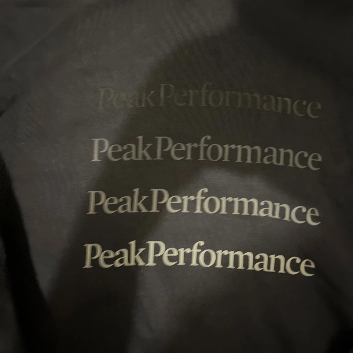 Svart hoodie från Peak Performance - 1