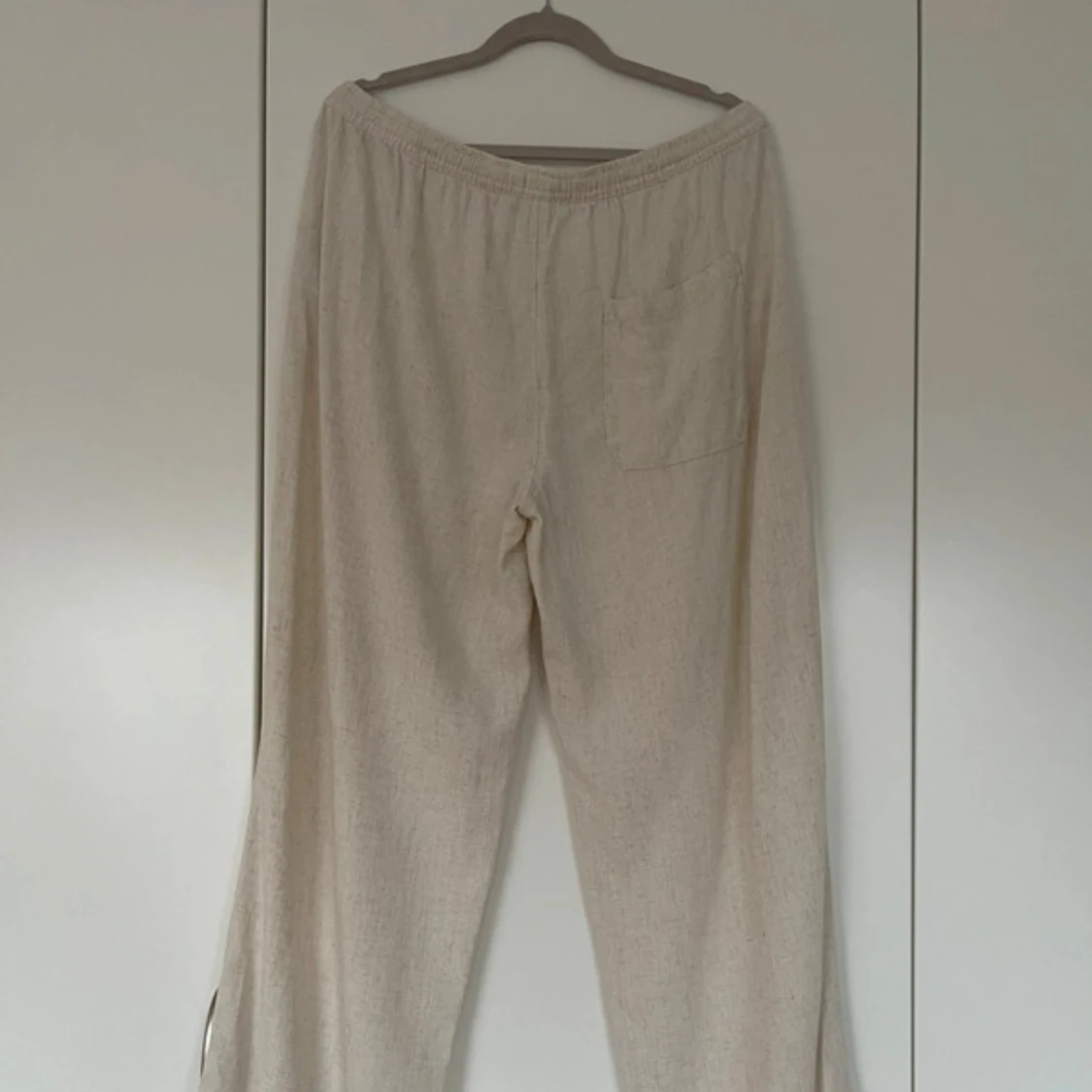 Beiga linnebyxor från Nelly med snörning - 1