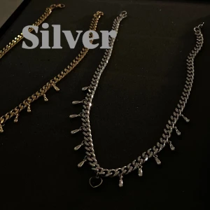 SILVER Elwima halsband - SILVER! Den säljs också i guld, om du vill köpa i guld kolla dom andra annonserna och köp där det står guld !🩶🩶🩶Kedjan är 45cm lång!