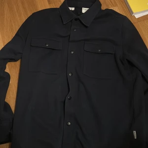 Selected homme overshirt - Knappt använd overshirt från selected homme i storlek M