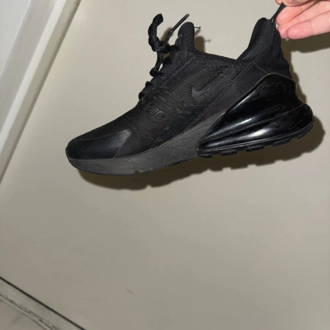 Svarta Nike Air Max 270 sneakers