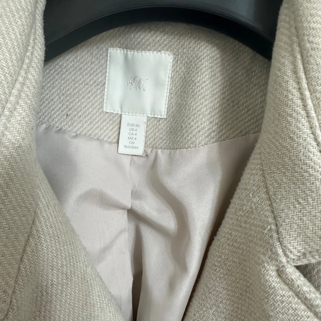 Beige kappa med bälte från H&M - 1