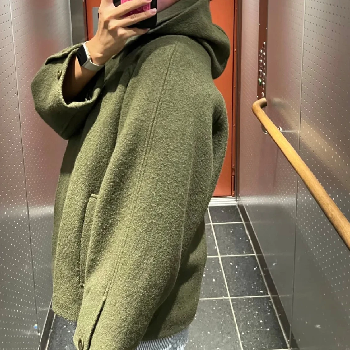 Olivgrön ulljacka med huva från COS - 3