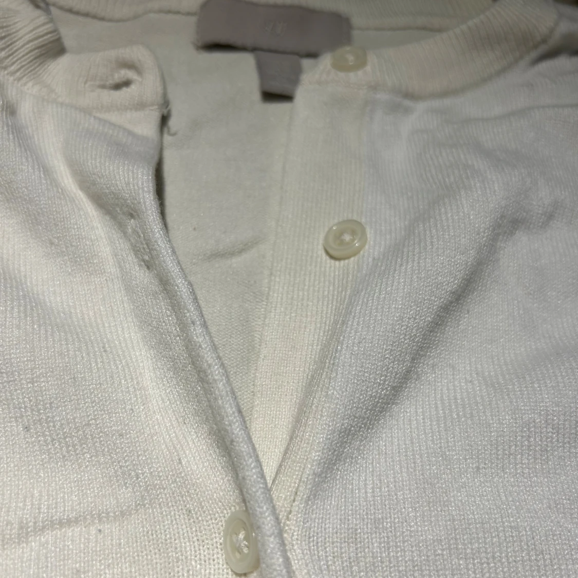 Vit kofta från H&M med knappar - 1