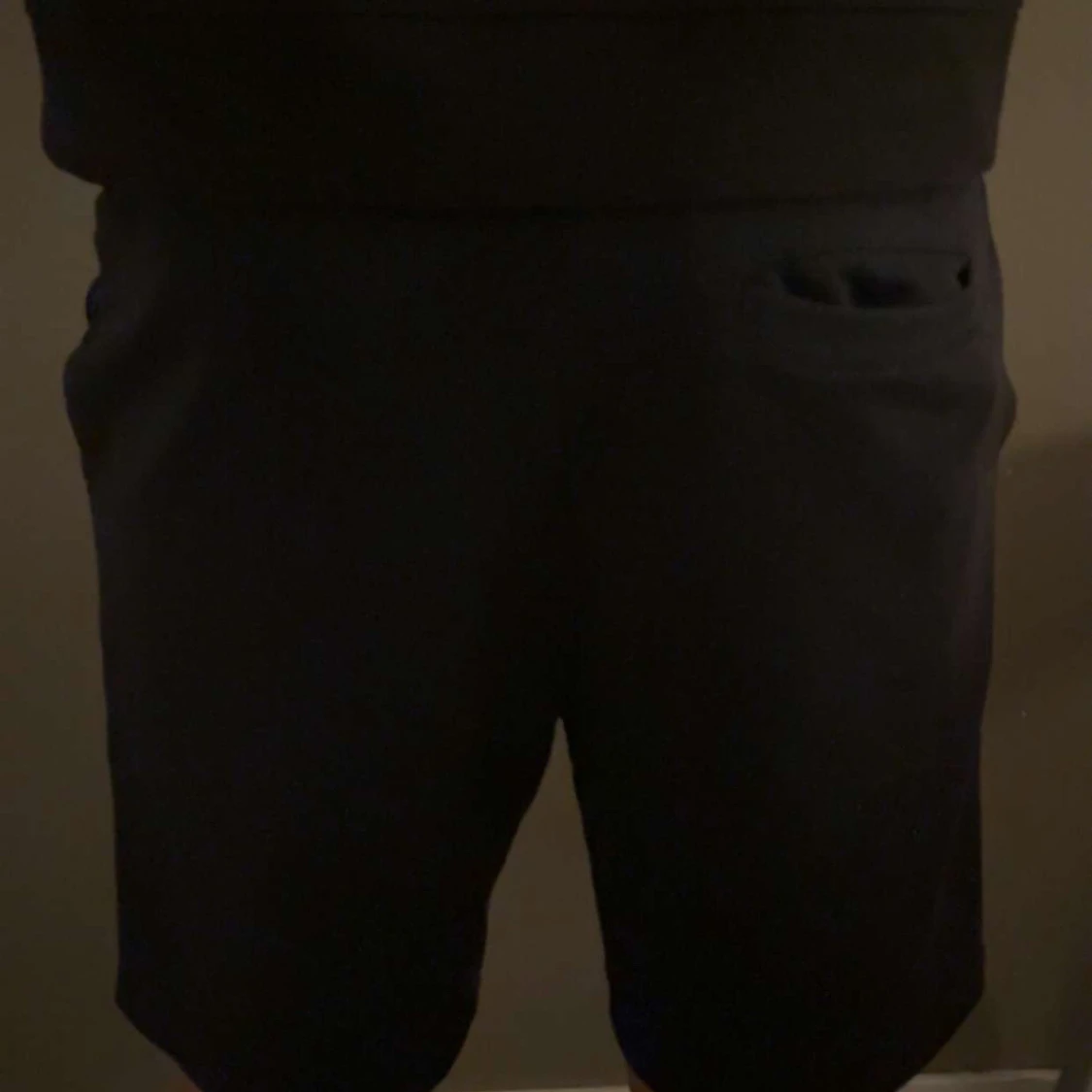 Mörkblåa shorts från Ami Paris - 1