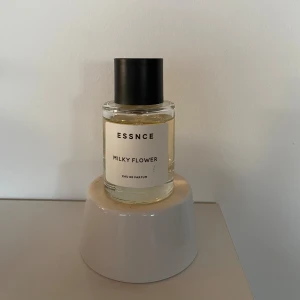 ESSNCE Milky Flower Eau de Parfum - Essnce Edp Milky Flower Mängd kvar enl bilderna 