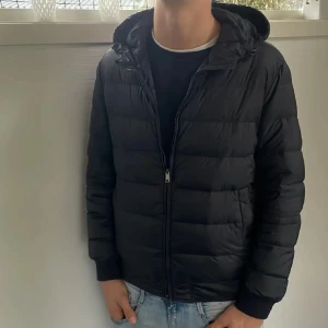 Massimo dutti jacka L - Massimo dutti dunjacka(lite tunnare)| storlek: L| pris:999kr| skick:9,8/10| Hör av dig vid minsta lilla fundering eller fråga| 