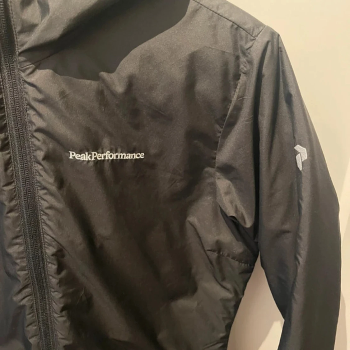 Svart vindjacka Peak Performance  - 1