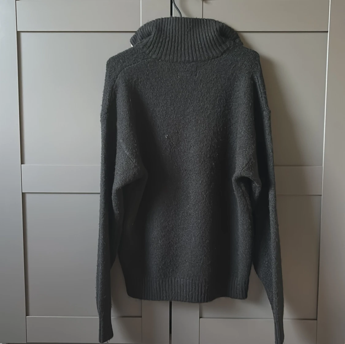 Svart stickad half zip-tröja  - 2