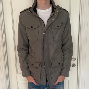 J.Lindeberg Field Jacket - Skick 9/10 | Nypris: +3000kr, säljer endast för 1199kr! | Hör av dig vid frågor!