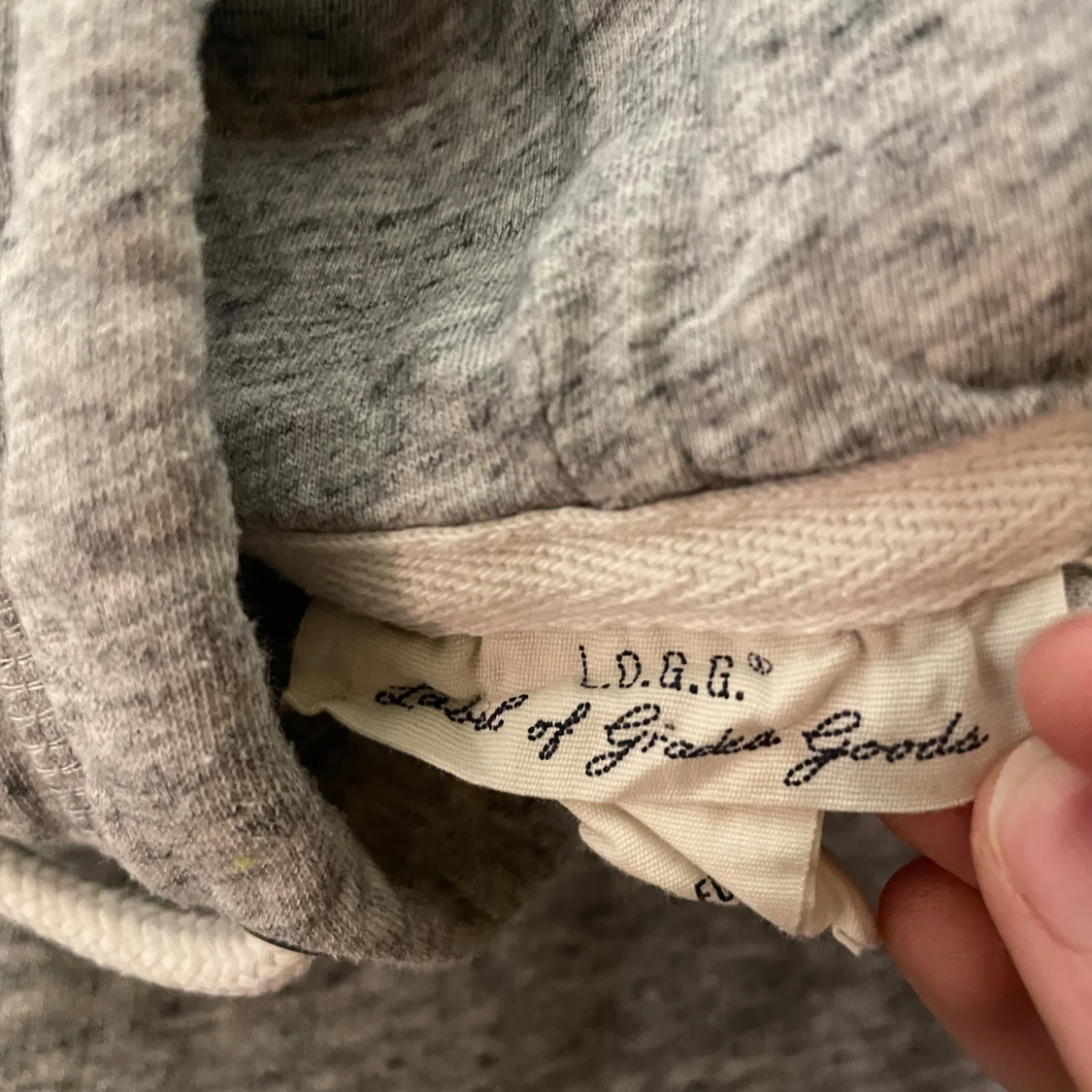 Grå hoodie med tryck från L.O.G.G. - 2