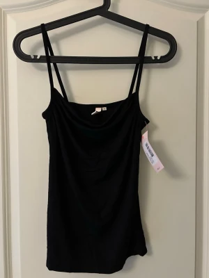 Svart linne Nelly - Prislapp kvar. Storlek M