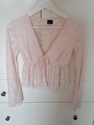 Rosa blus - Jättefin långärmad blus från gina.