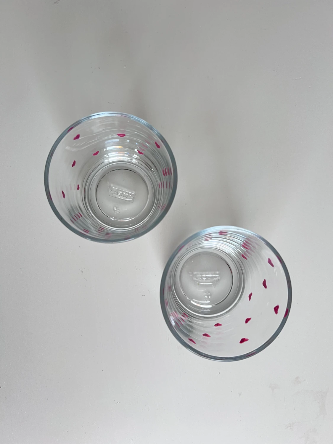 Handmålade glas med rosa hjärtan - 1