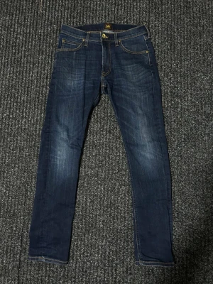 Mörkblå jeans från Lee - Helt nya                                                                     Priset går att diskutera🍾                                      Skriv vid tillfälle minsta fundering 😁