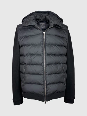 Woolrich cardigan jacka - | Säljer en Woolrich cardigan jacka i fint skick. Ett litet pinhole finns på luvan. | Storlek: Large | Hör av dig vid frågor eller funderingar.