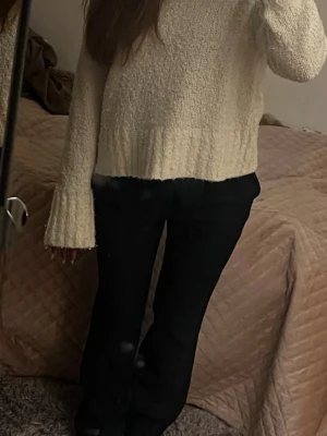 Vit stickad tröja från Zara - Vit stickad tröja från Zara. 