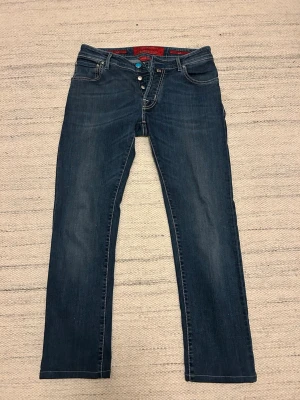 Jacob Cohen jeans - Säljer ett par riktigt fina Jacob Cohen jeans i storlek 31. De är modellen 622 c och är i mycket fint skick. Har du några frågor eller vill du ha fler bilder, hör gärna av dig🙌