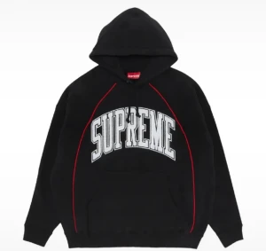 Supreme hoodie  - Köpte den hoodien förra året men nu är den ganska liten på mig så därför säljer jag den. Äkta supreme hoodie med en fett design som man inte hittar vart som. Priset är diskuter bar 