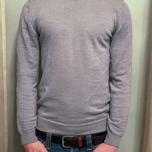 StenStröms slim merinoull tröja - Stickad merinoull stenströms tröja slim fit i väldigt bra skick, Modellen är 178cm 66kg Skriv vid minsta fråga eller fundering💯👍